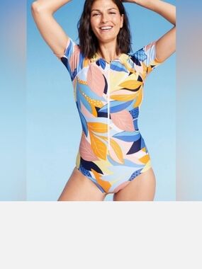 NEW Kona sol Short-Sleeve One-Piece Swimsuit in Multicolor Leaf Print